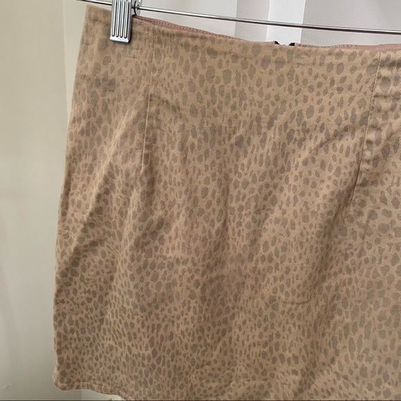 BRANDY MELVILLE Tan Leopard Mini Skirt - Picture 3 of 10